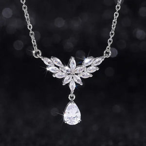 Luxury Gorgeous Silver Plated Engagement Wedding Teardrop Pendant Necklace Moissanite Lab Diamond Charm Necklace for Women Romantic Bridal Neckalce Banquet Jewelry Gift