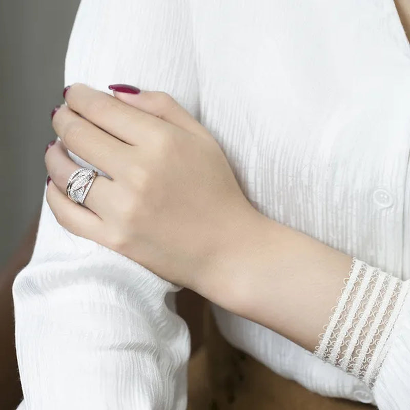 Luxury and Exquisite Ladies' Rings, Copper Inlaid Shiny Zircon Electroplating Two-Color Fashion Rings, Women'S Hand Jewelry, Bridal Banquet Wedding Engagement Rings, Party Rings, Christmas Gifts. Size 5-11