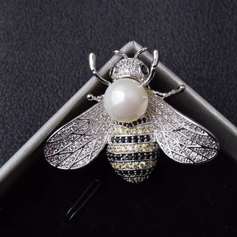 4 styles Honey Bee Brooch Lapel Pins for Women Crystal Insect Themed Bee Brooches with Faux Pearl Fashion Gift for Birthday Dating Party Anniversary