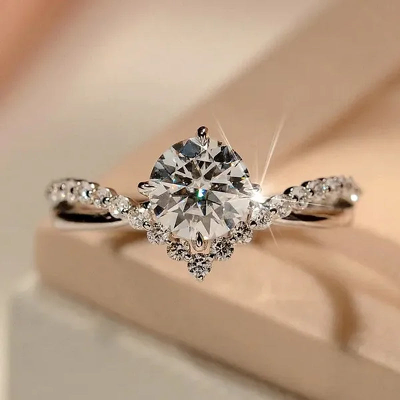 Luxury 925 Sterling Silver White Sapphire Ring round Cut Moissanite Diamond Jewelry for Women Rings Beautiful Bride Proposal Engagement Wedding Accessories Party Anniversary Gift