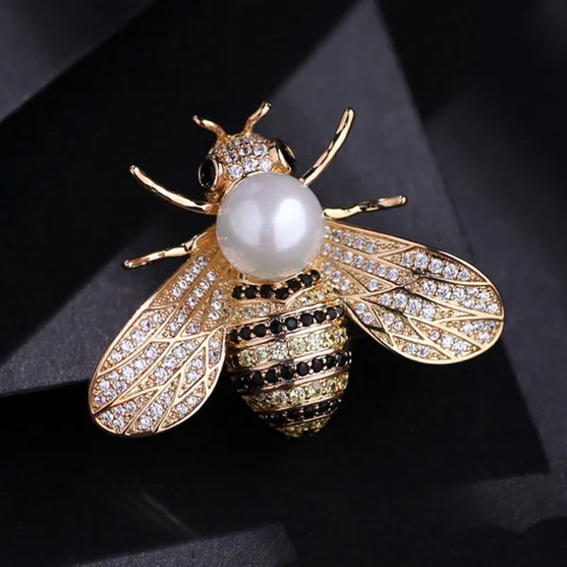 4 styles Honey Bee Brooch Lapel Pins for Women Crystal Insect Themed Bee Brooches with Faux Pearl Fashion Gift for Birthday Dating Party Anniversary