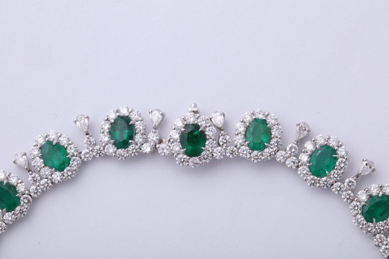 GRACEFUL EMERALD AND DIAMOND NECKLACE. 39.09 CARATS OF FINE GREEN EMERALD