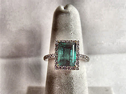 EMERALD GREEN RECTANGLE SHAPE 9.14X 6.92X 5.33MM DIAMOND