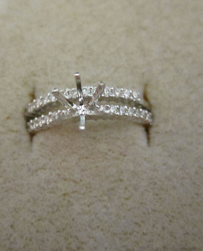 DIAMOND ROUND BRILLIANT SHAPE HALF WAY SET 2 PIECE ENGAGEMENT RING