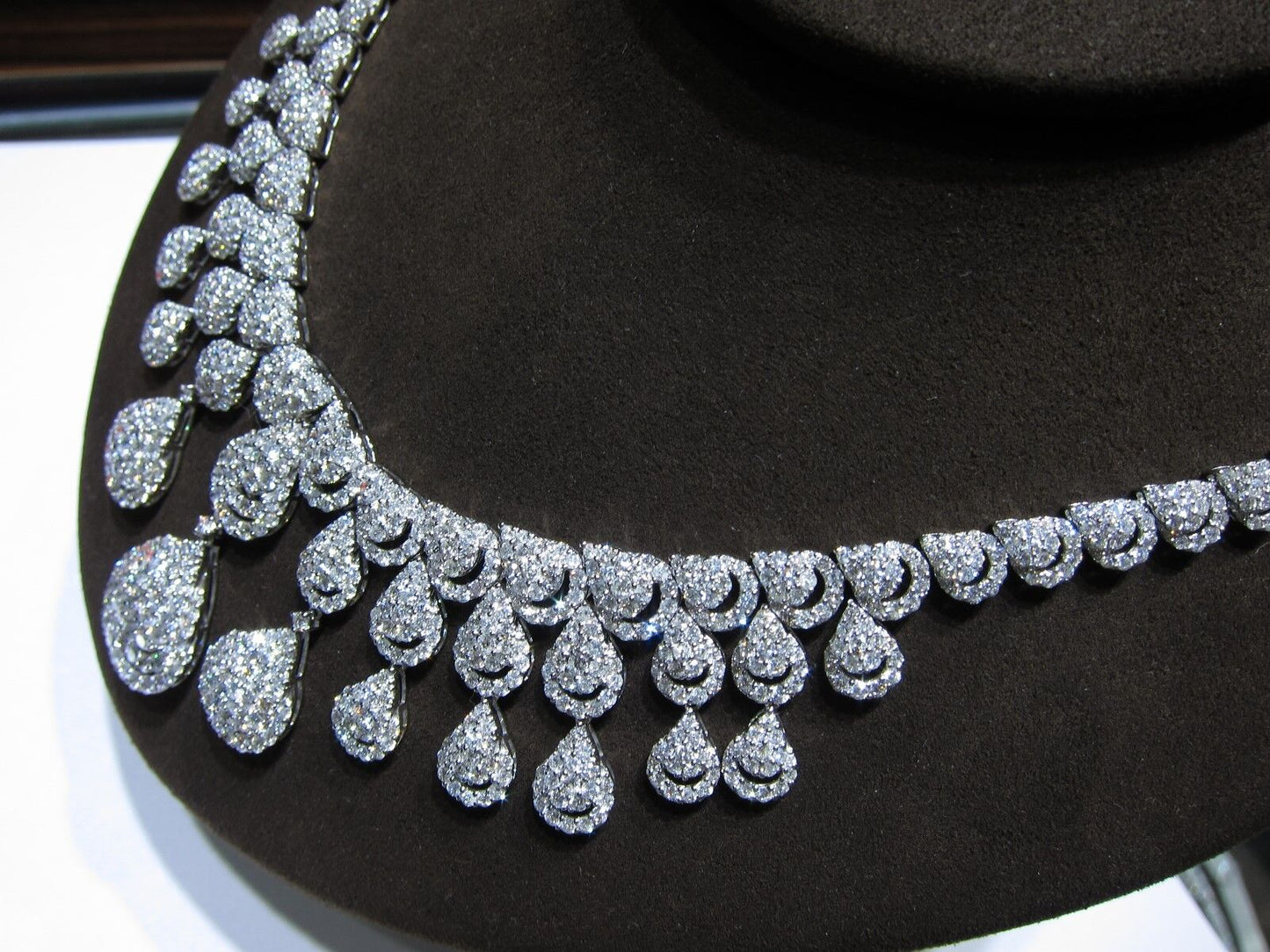 DIAMOND ROUND BRILLIANT SHAPE SET NECKLACE DANGLE DROP STYLE DIAMOND NECKLACE