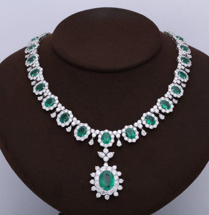 GRACEFUL EMERALD AND DIAMOND NECKLACE. 39.09 CARATS OF FINE GREEN EMERALD