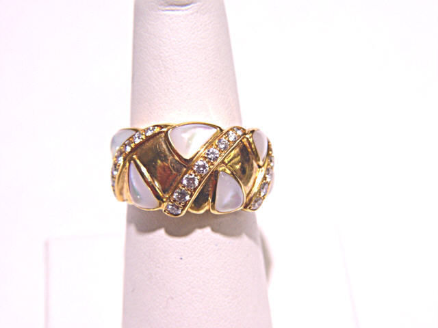 6 MOTHER OF PEARL CABOCHON CUT AND ROUND BRILLIANT CUT