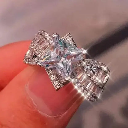 Fashion Jewelry Ellipse White Sapphire Zircon Aaas Ring Gold-Plated Water Drop Rings