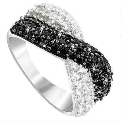 exquisite European and American ladies classic creative two-color black and white diamond ring Ring size: 5-11