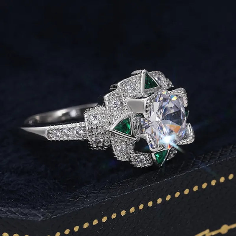 Retro Fashion Silver Plated round Lab Diamond Vice Stone Moissanite Triangle Emerald Ring Women Daily Casual Personality Jewelry