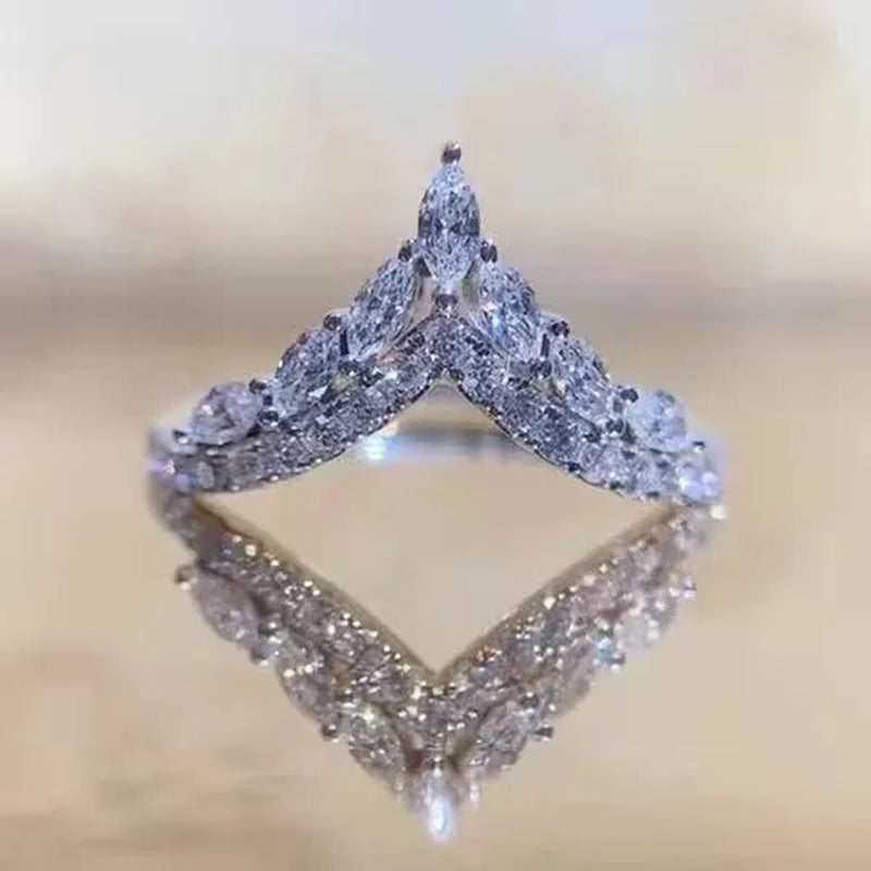 Exquisite and Elegant Beautiful Women'S Fashion Dazzling Ring Jewelry White Rhinestone Full Zircon Ring Love Heart Water Drop Simple Heart-Shaped Ring Romantic Princess Engagement Wedding Ring Anniversary Valentine'S Day Gift Jewelry Size US4-12