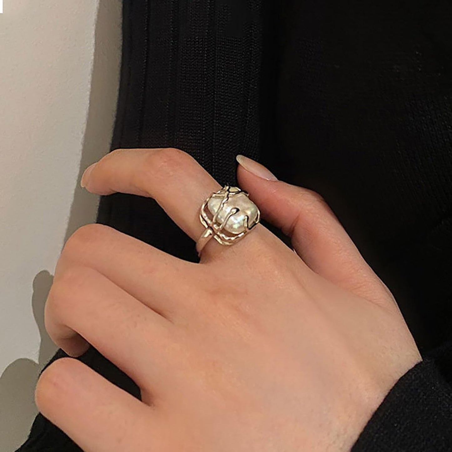 Irregular Pearl Ring for Women 18K Gold Baroque Pearl Ring Silver Geometrical Statement Ring Fashion Wedding Jewelry Gifts for Women Girls
