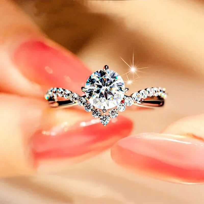 Fashion Accessories Gorgeous 925 Sterling Silver White Sapphire round Cut Moissanite Diamond Ring Elegant Bride Wedding Jewelry for Women Rings Engagement Anniversary Party Band Gift Size 4-12 Bague Femme