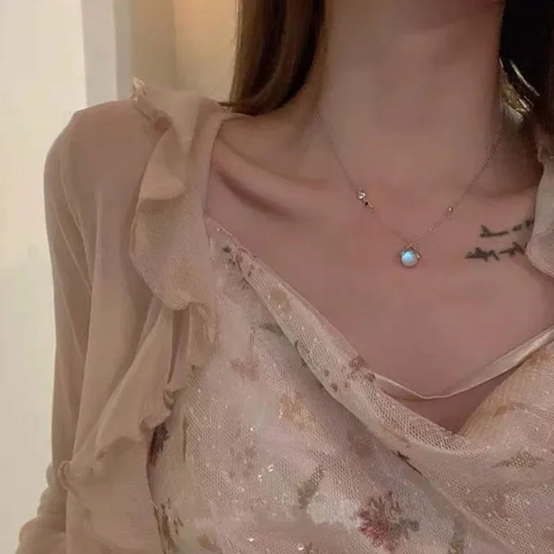Retro Luxury Alloy Firefly Moonlight Pendant Necklace Charm  Lightning Bug Animal Necklaces for Women Romantic Wedding Bridal Clavicle Chain Necklace