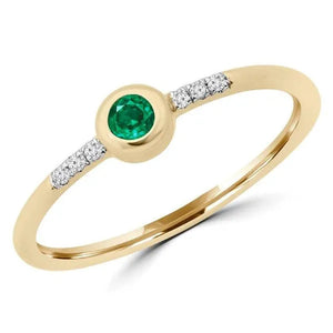 Majesty Diamonds MDR190049-4.25 0.14 CTW round Emerald Bezel Set Cocktail Ring in 14K Yellow Gold - Size 4.25